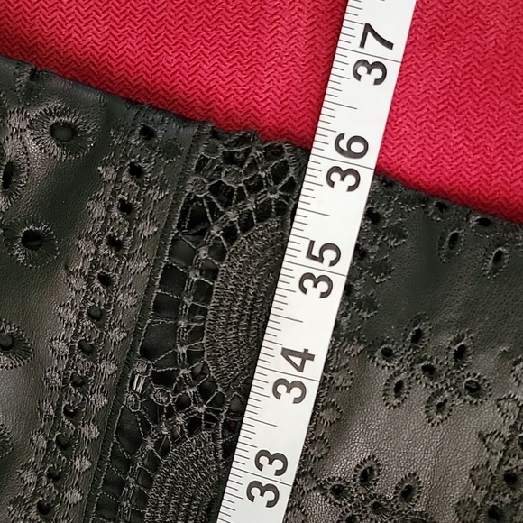 Peter Nygard Black Faux leather Eyelet Embroidered Long Vest size 16W 1X plus sz - Picture 10 of 13